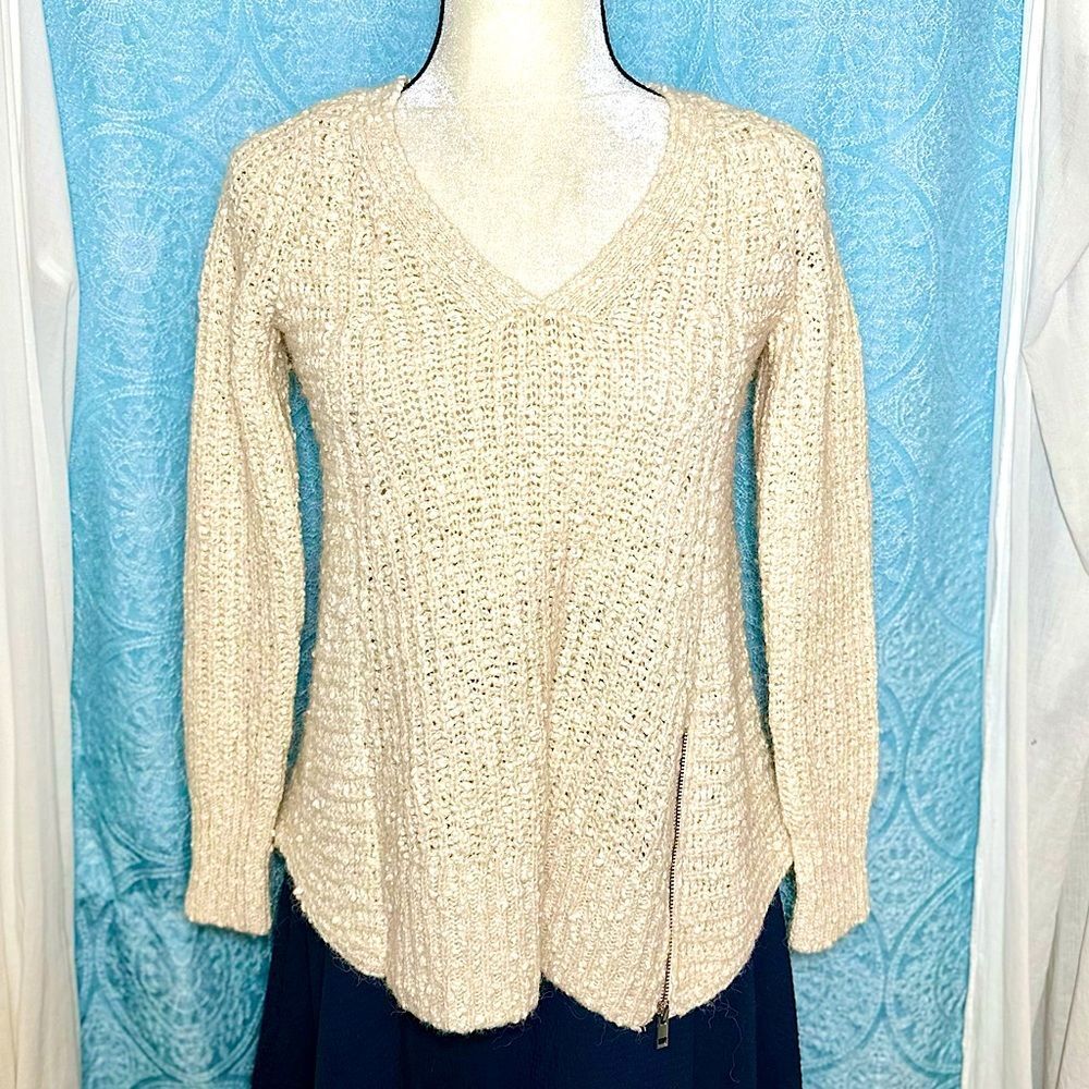 🌟 Anthropologie Moth Textured Asymmetric Sweater with a touch of Alpaca Sz XS - Picture 2 of 7